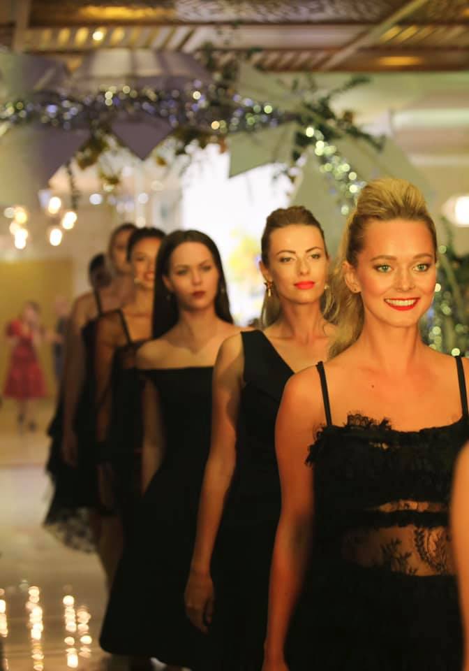 giá thuê người mẫu catwalk